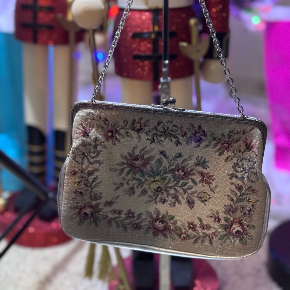 Pre Owned Vintage David’s Fifth Avenue Collection
Purse